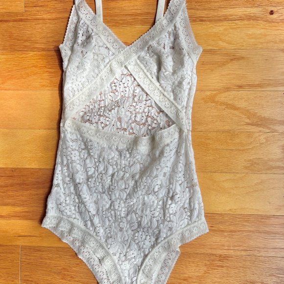 LONELY Gardenia Lace Cut-Out Bodysuit White, Small - Picture 3 of 13